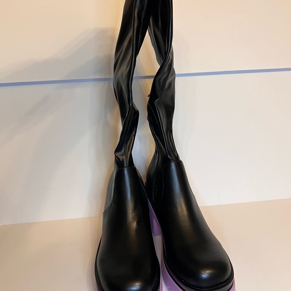 NWT Funky Chunky Lug Boots - Black & Lilac Knee-High Vinyl Platform Boots - Picture 8 of 11
